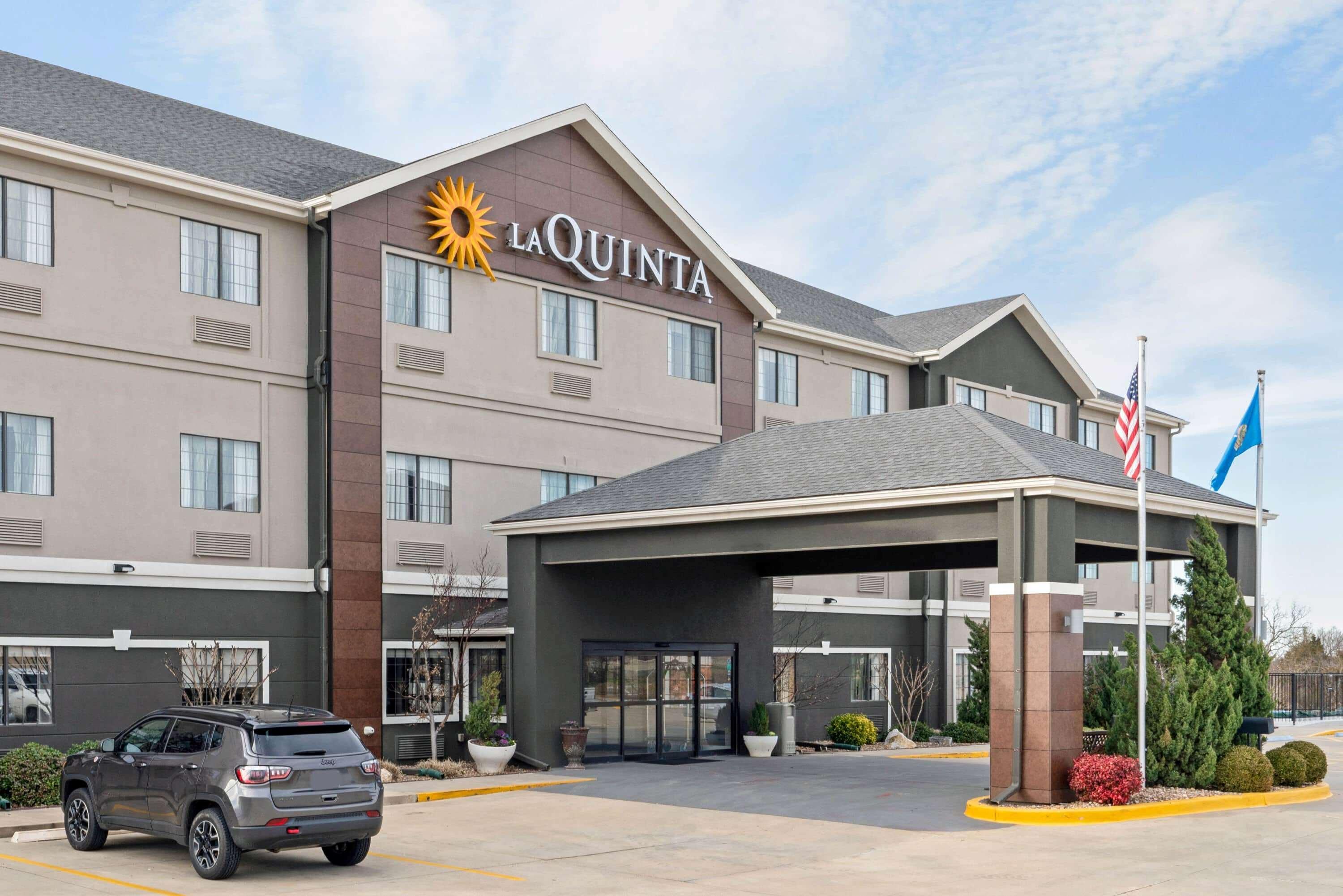 La Quinta By Wyndham Ada Hotel Exterior foto